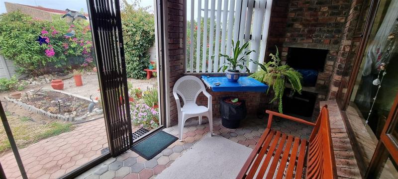 3 Bedroom Property for Sale in Fraaiuitsig Western Cape